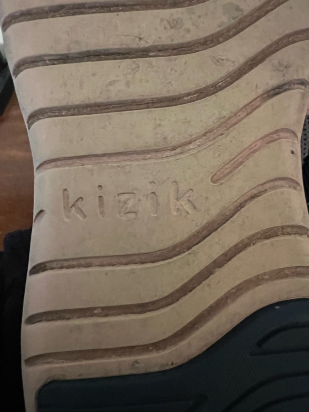 Kizik Hands-Free The Easiest Shoes You will Ever Put On Women's 6 wide - Picture 8 of 11